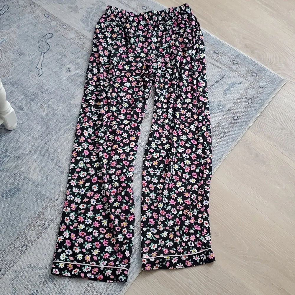 Kate Spade Pajamas Set Black Floral Top and Pants SzS